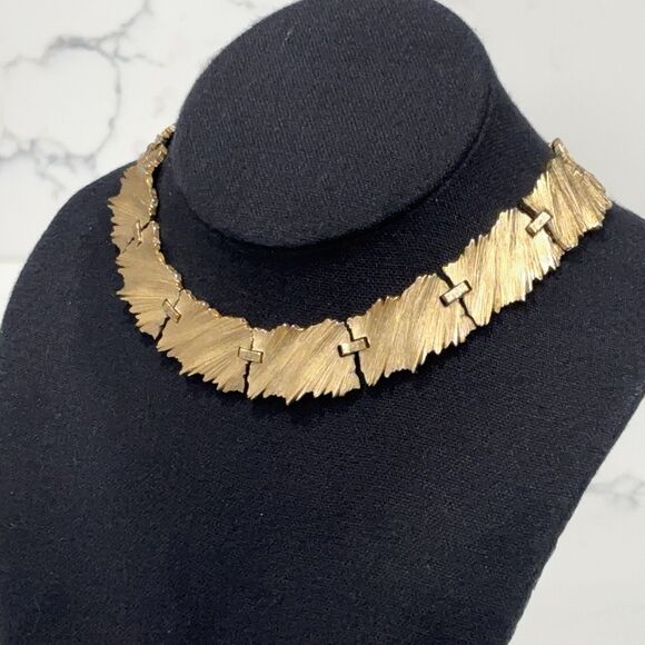 Vintage Trifari Necklace Gold Tone Modernist Statement Textured Choker Collar - Picture 1 of 16